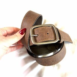 90s Y2K vintage 1.5” Brown Leather Belt with Antiqued Silver Buckle women’s M